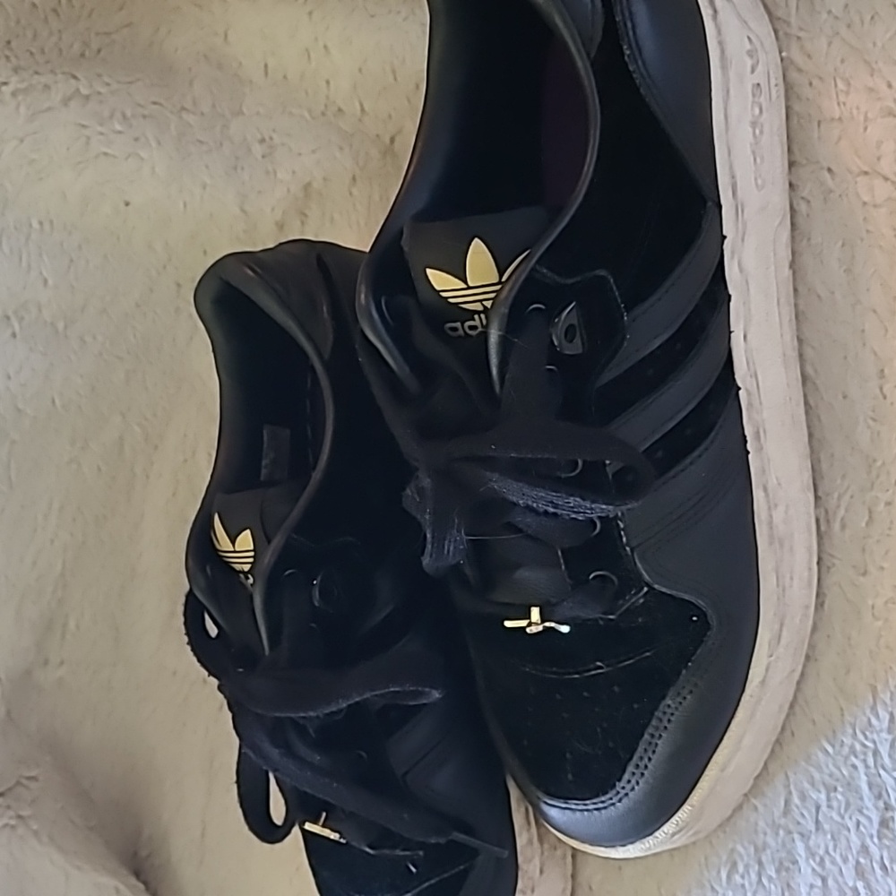 Adidas - Picture 2 of 4